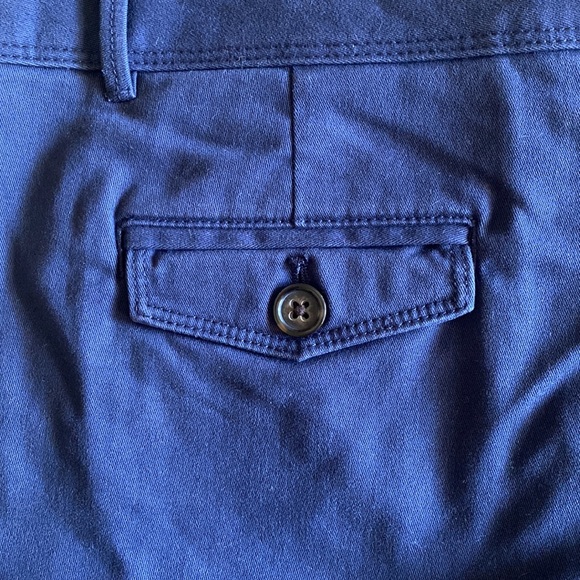 Women’s Banana Republic Size 8P City Chino Navy Blue Stretch Shorts 5” inseam - Picture 3 of 9